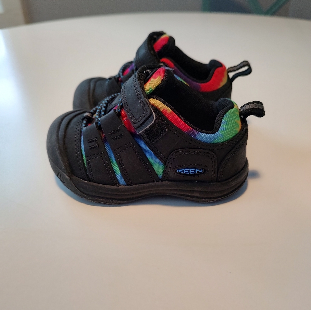 Keen toddler size 6 excellent